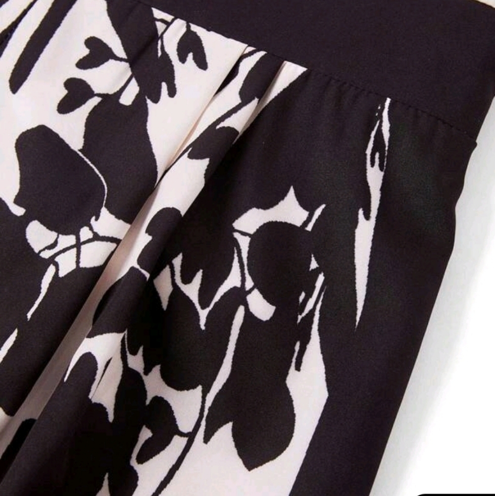 Stunning Black and Cream Floral Jumpsuit - Picture 2 of 4